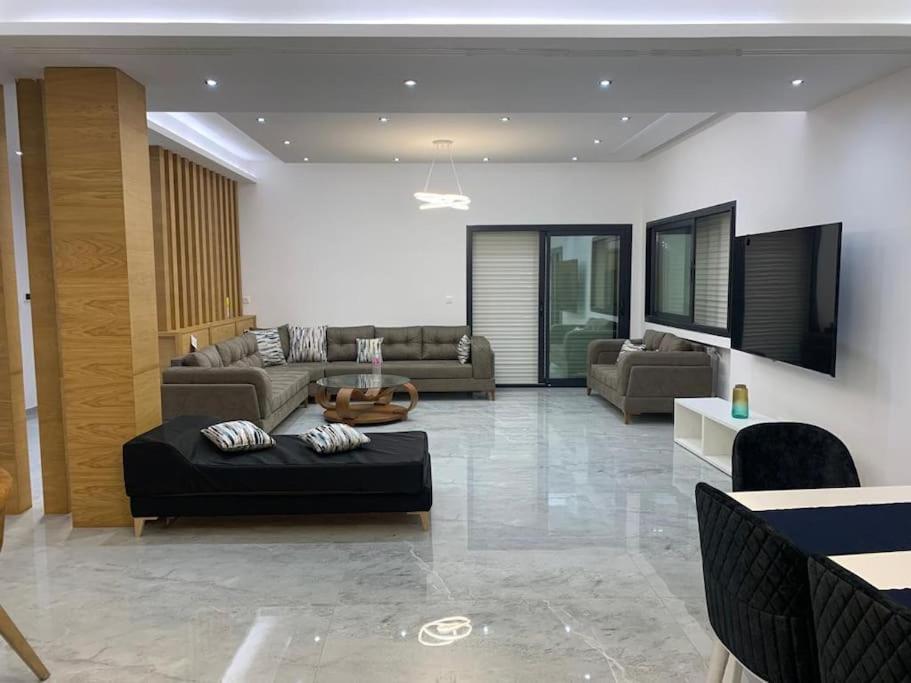 Villa Di Lusso In Tunisia *